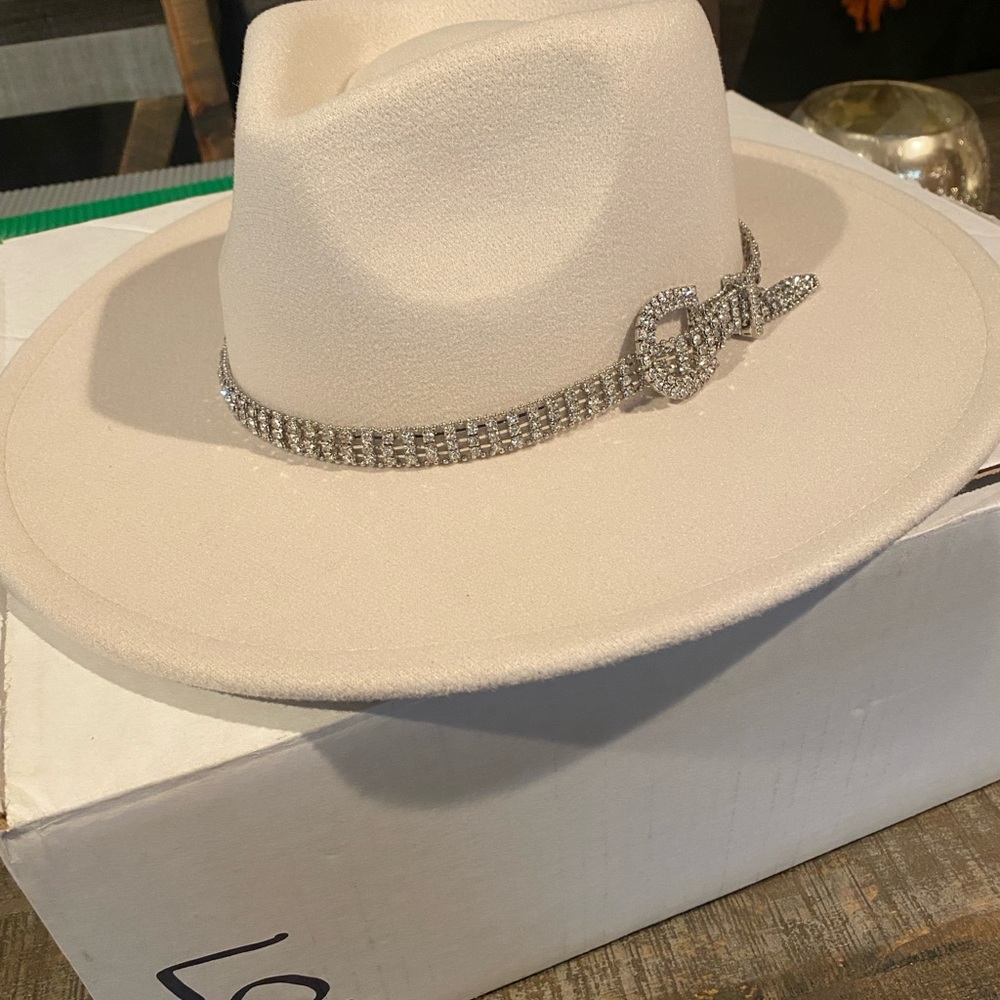 Cream western Hat with Rhinestone Band NWOT